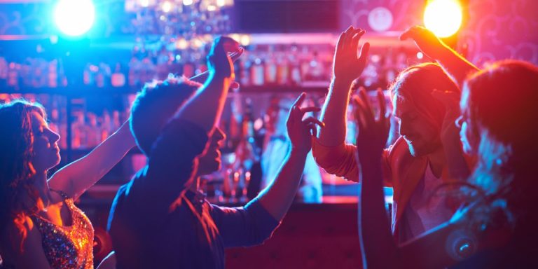 🌙 La Vida Nocturna en Cholula: Bares, Antros y Diversión Sin Fin 🎉